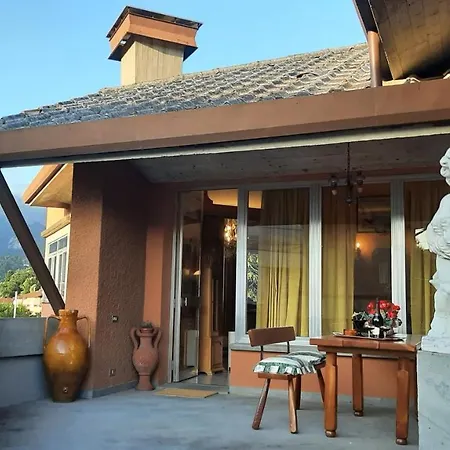 Madonna Con Le Rose Sala Giochi E Biliardo Camaiore