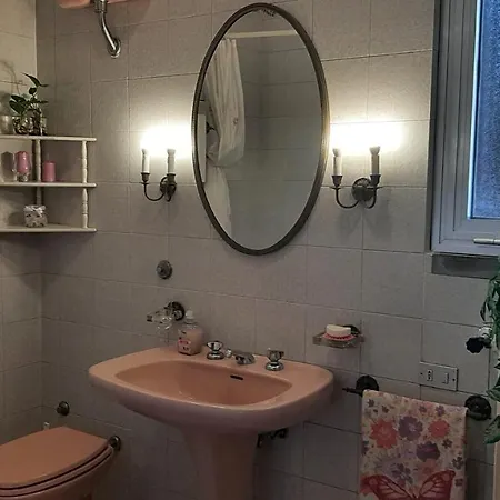 Madonna Con Le Rose Sala Giochi E Biliardo Villa Camaiore