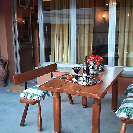 Madonna Con Le Rose Sala Giochi E Biliardo *