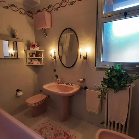 Madonna Con Le Rose Sala Giochi E Biliardo *