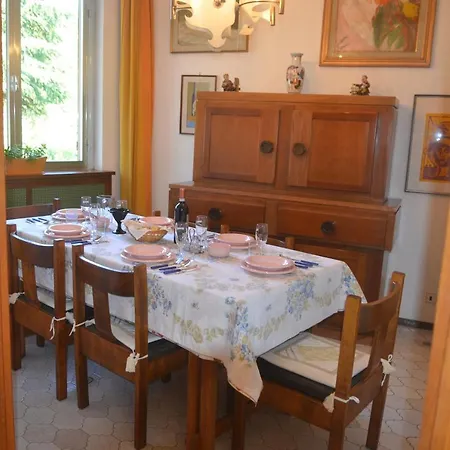 Madonna Con Le Rose Sala Giochi E Biliardo Villa Camaiore