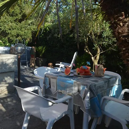 Madonna Con Le Rose Sala Giochi E Biliardo *