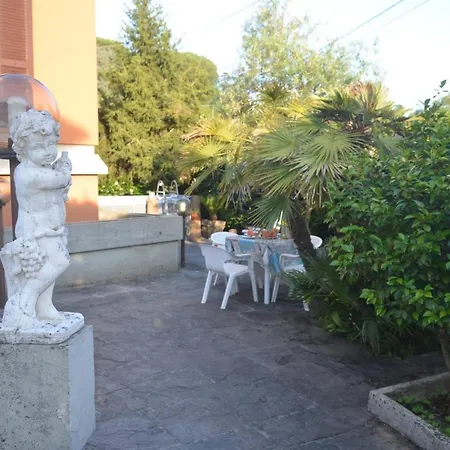 Madonna Con Le Rose Sala Giochi E Biliardo *